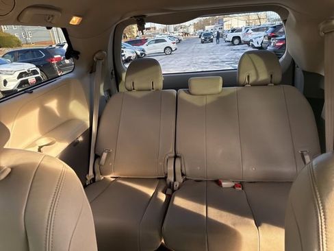 Used 2018 Toyota Sienna XLE Premium image 11