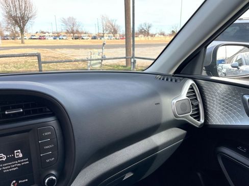 Used 2025 Kia Soul LX w/ LX Technology Package image 33