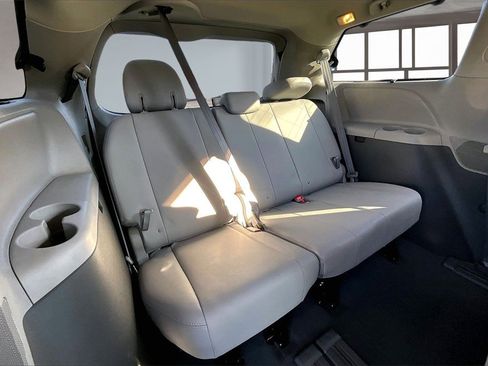 Used 2020 Toyota Sienna XLE Premium image 27
