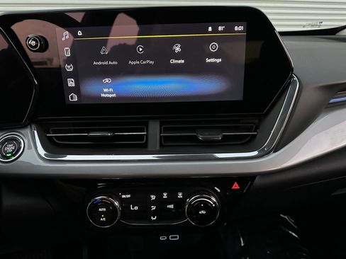 Used 2025 Chevrolet Trax LT image 18