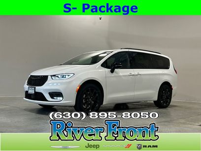 New 2026 Chrysler Pacifica Limited w/ S Appearance Package