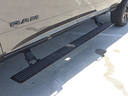 Used 2025 RAM 2500 Laramie AWD/4WD image 9