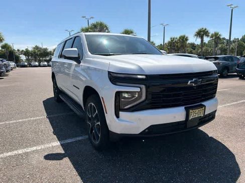Used 2025 Chevrolet Suburban RST w/ RST Capability Package AWD/4WD image 4
