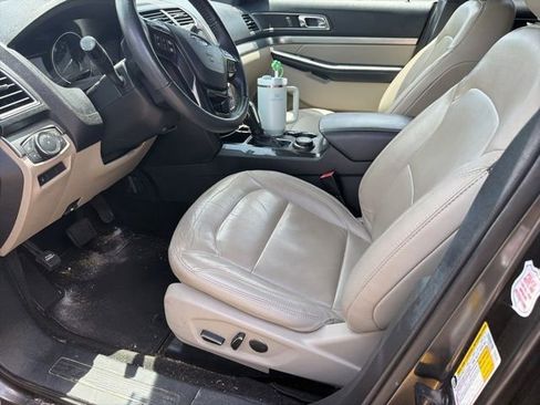Used 2018 Ford Explorer XLT w/ Equipment Group 202A AWD/4WD image 6