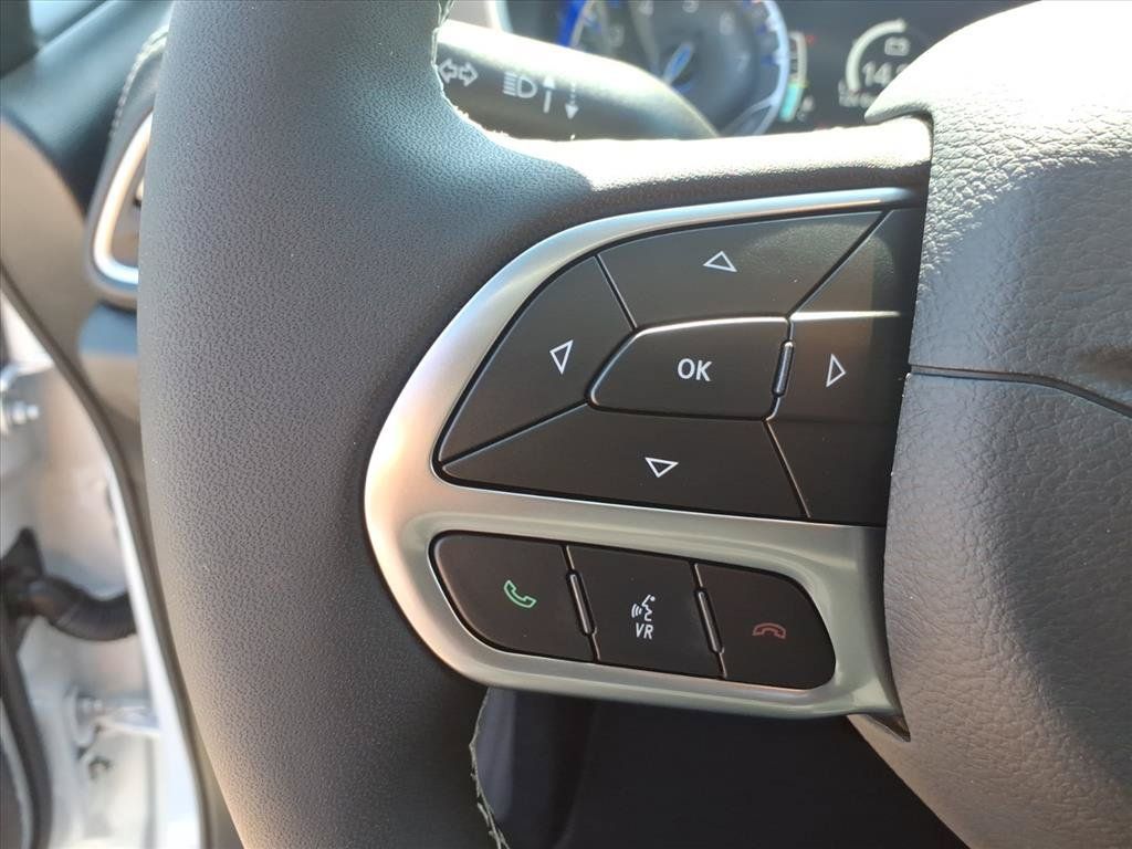 New 2027 Chrysler Pacifica Select FWD image 24
