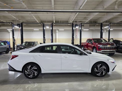 Certified 2025 Hyundai Elantra Sport FWD image 8