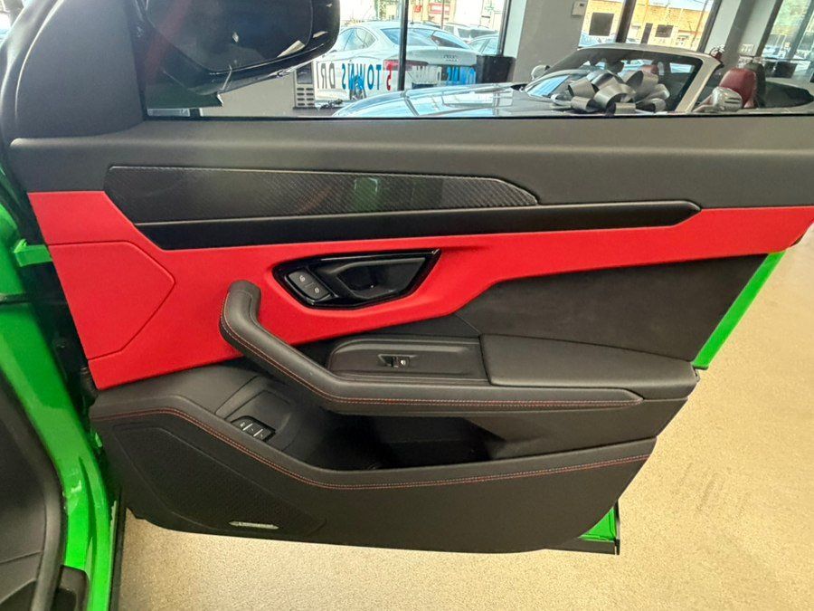 Used 2023 Lamborghini Urus S AWD/4WD image 52