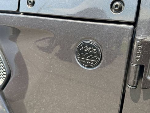 Used 2021 Jeep Wrangler Unlimited Sahara AWD/4WD image 16