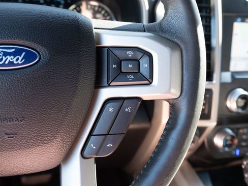 Used 2019 Ford F150 Lariat w/ Equipment Group 502A Luxury AWD/4WD image 9