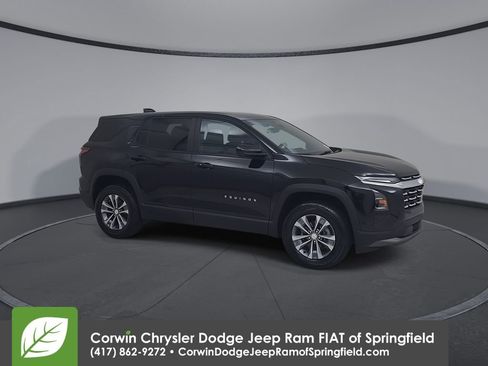 Used 2026 Chevrolet Equinox LT FWD image 2