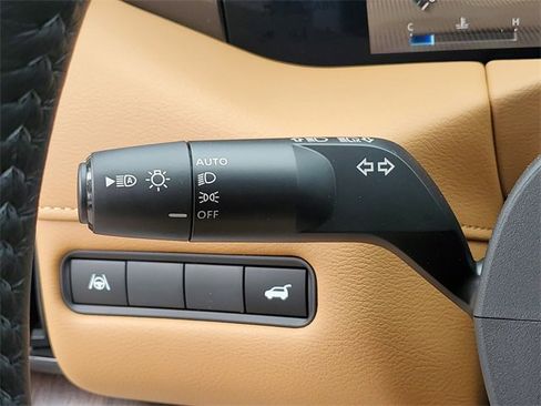 New 2025 Nissan Armada SL w/ Captain's Chari Seat Package image 9