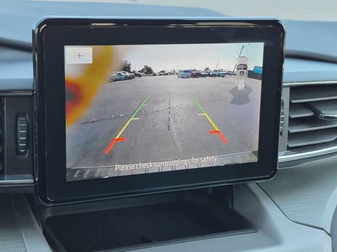Used 2024 Ford Explorer XLT w/ Equipment Group 202A AWD/4WD image 18