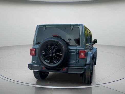 Used 2025 Jeep Wrangler Unlimited Sahara AWD/4WD image 25