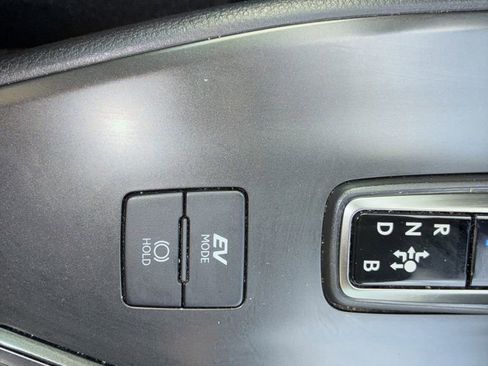 Used 2025 Lexus UX 300h FWD image 17