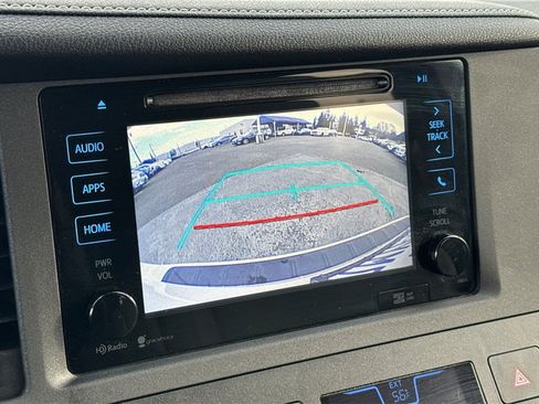 Used 2015 Toyota Sienna L image 19