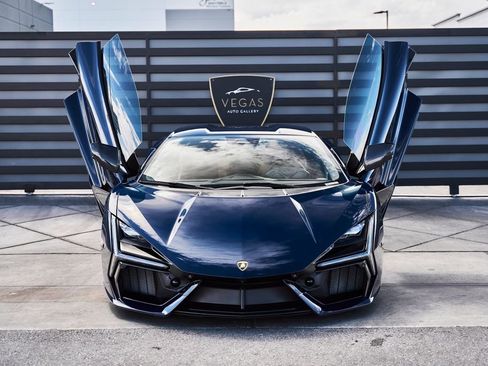 Used 2025 Lamborghini Revuelto AWD/4WD image 28