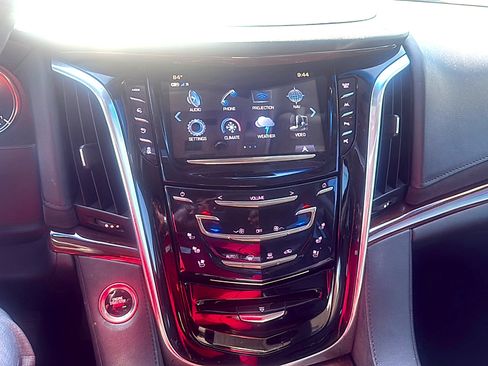 Used 2019 Cadillac Escalade Premium Luxury AWD/4WD image 9