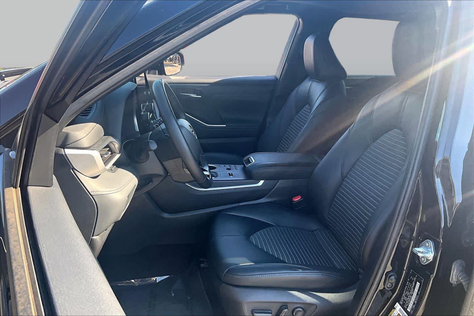Used 2024 Toyota Highlander XSE FWD image 8