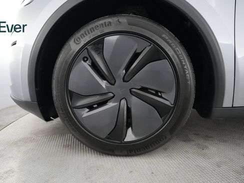Used 2026 Tesla Model Y 2WD image 19