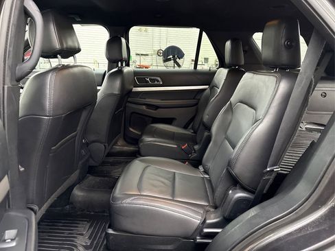 Used 2017 Ford Explorer XLT w/ Equipment Group 202A image 17