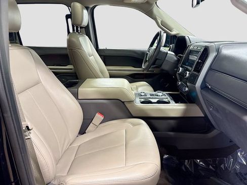 Used 2019 Ford Expedition XLT w/ Equipment Group 202A AWD/4WD image 25