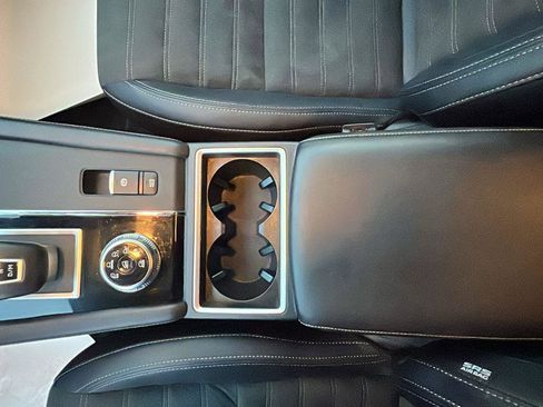 Used 2024 Mitsubishi Outlander SE image 23