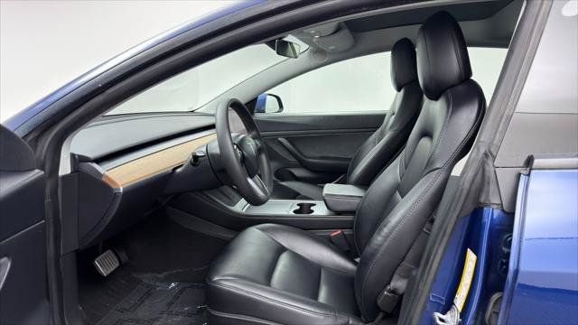 Used 2021 Tesla Model 3 Standard Range Plus RWD image 13