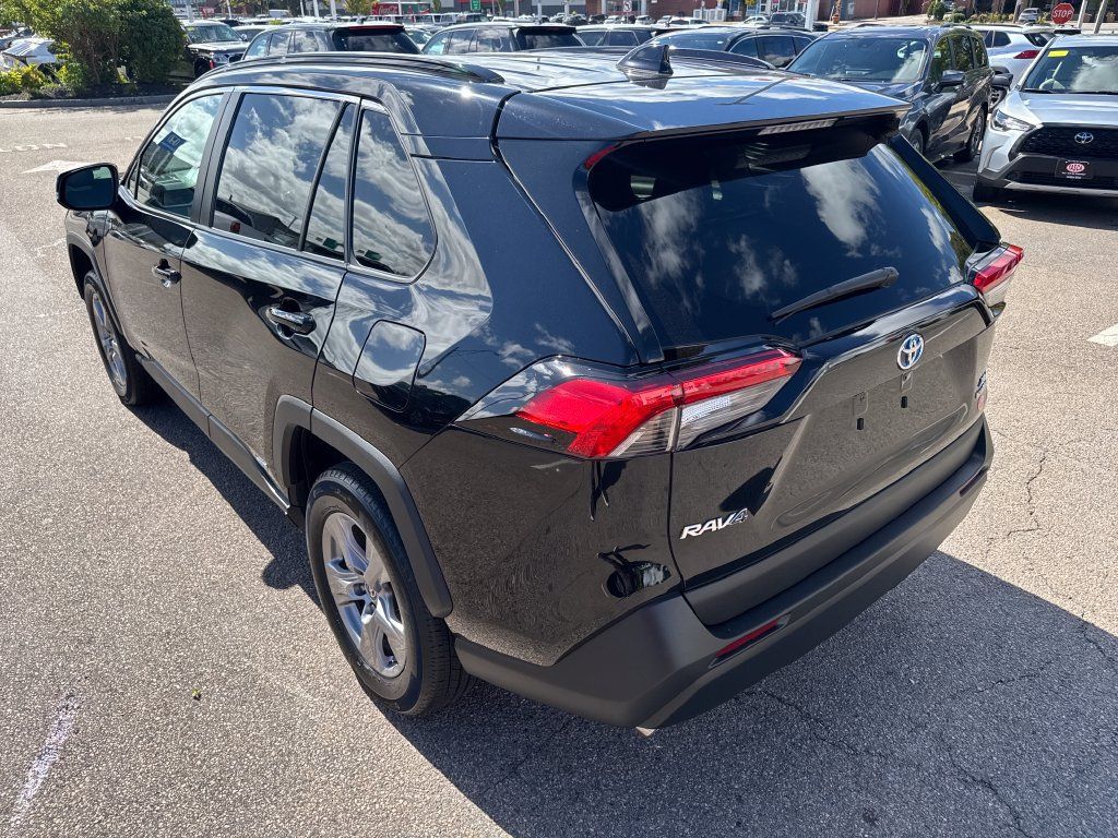 Used 2024 Toyota RAV4 XLE w/ Convenience Package AWD/4WD image 5