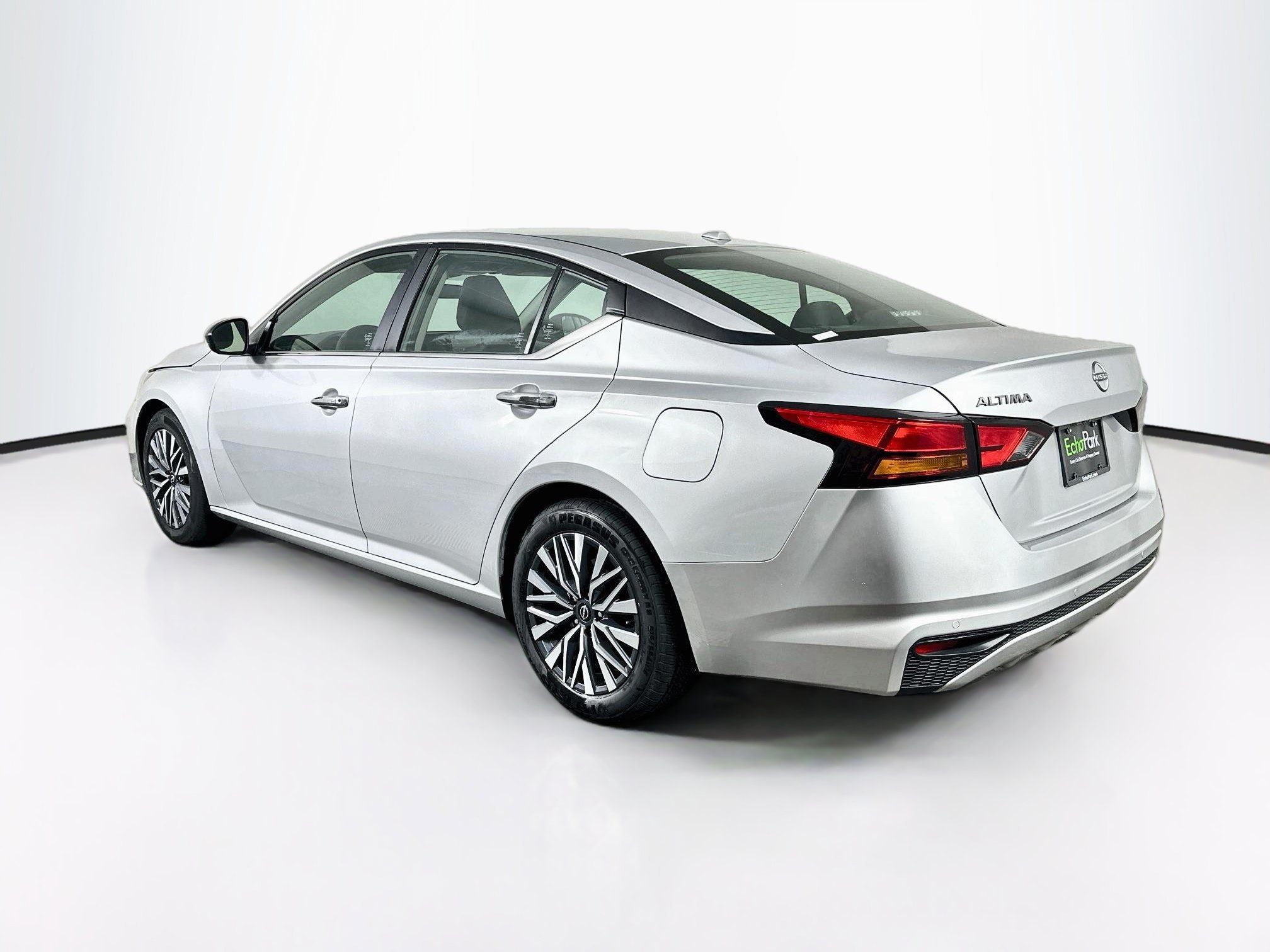 Used 2025 Nissan Altima 2.5 SV FWD image 5