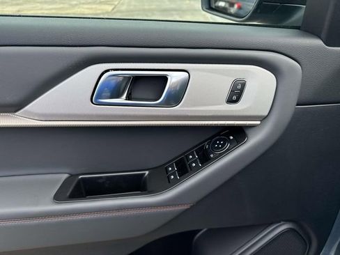 New 2026 Ford Explorer Active w/ Active Comfort Package image 21