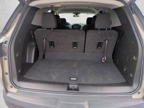 Used 2020 Chevrolet Traverse LT image 6