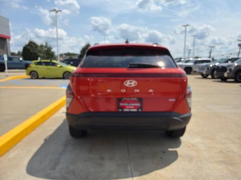 Used 2024 Hyundai Kona SEL AWD/4WD image 7