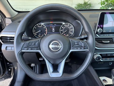 Used 2025 Nissan Altima 2.5 SV FWD image 29