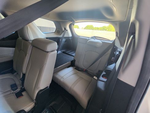 Used 2025 Honda Pilot Touring image 17