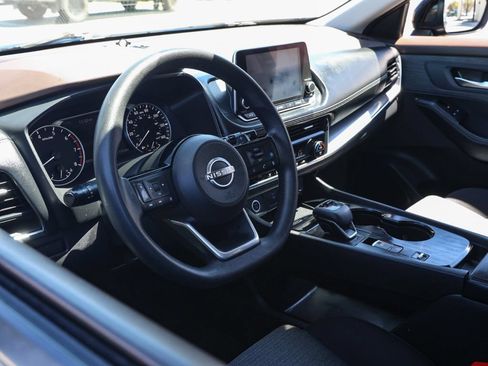 Used 2023 Nissan Rogue SV FWD image 14