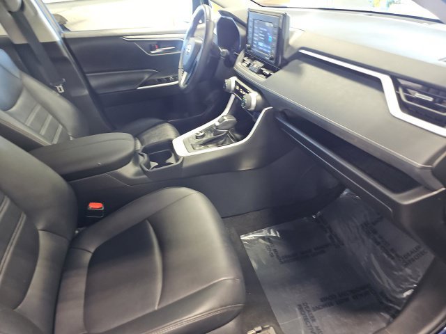 Used 2021 Toyota RAV4 XLE Premium AWD/4WD image 39