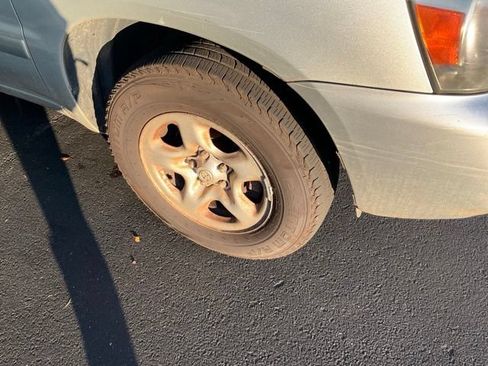 Used 2005 Toyota Highlander 2WD image 2