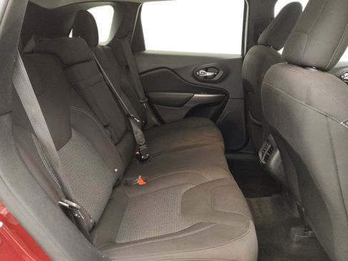 Used 2019 Jeep Cherokee Latitude w/ Popular Appearance Group FWD image 21