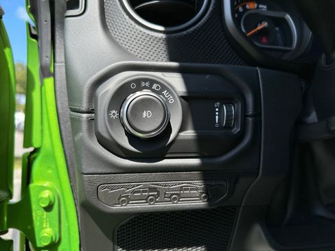 New 2025 Jeep Wrangler Unlimited Rubicon w/ XTREMEE 35" Tire Package image 31