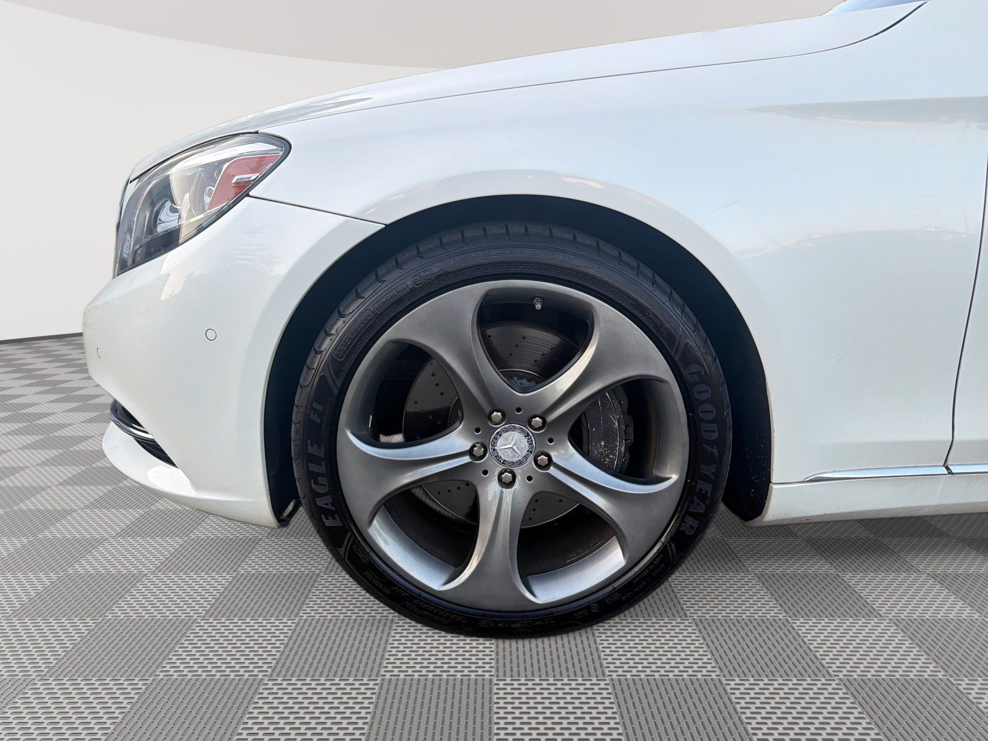 Used 2015 Mercedes-Benz S 550 Sedan w/ Premium 1 Package image 19