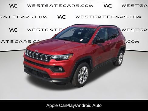 Used 2025 Jeep Compass Latitude AWD/4WD image 4