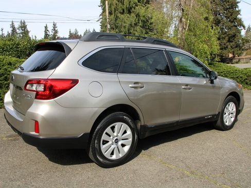Used 2015 Subaru Outback 2.5i Premium image 3