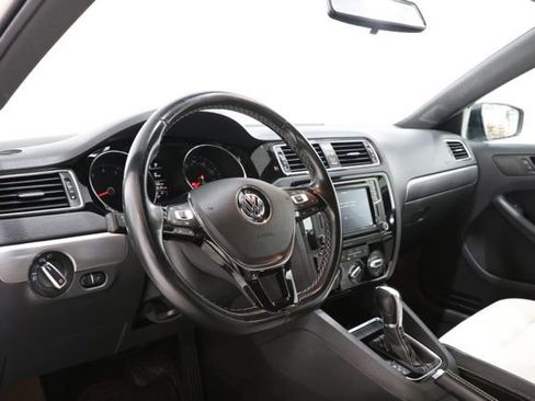 Used 2016 Volkswagen Jetta Sport FWD image 13
