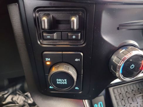 Used 2023 Ford F150 Platinum image 9