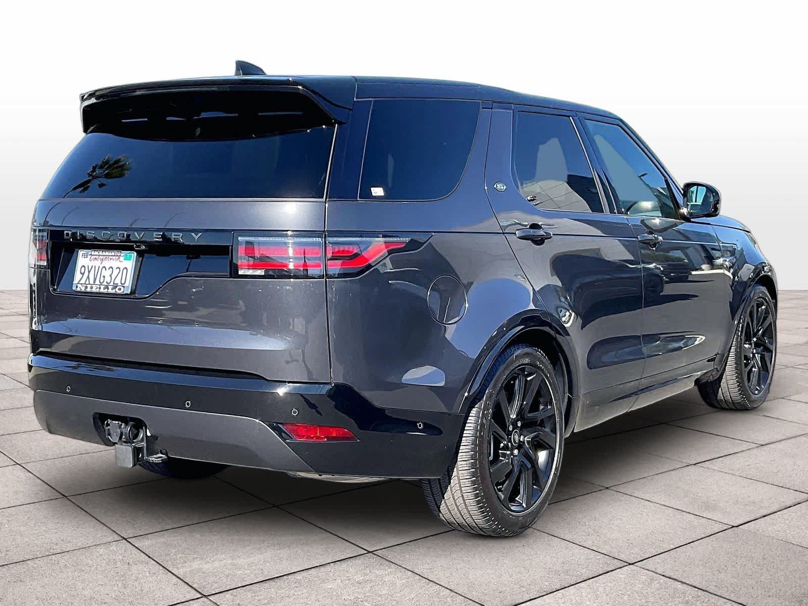 Used 2025 Land Rover Discovery Dynamic SE AWD/4WD image 16