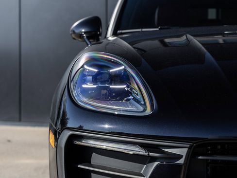 New 2026 Porsche Macan image 14