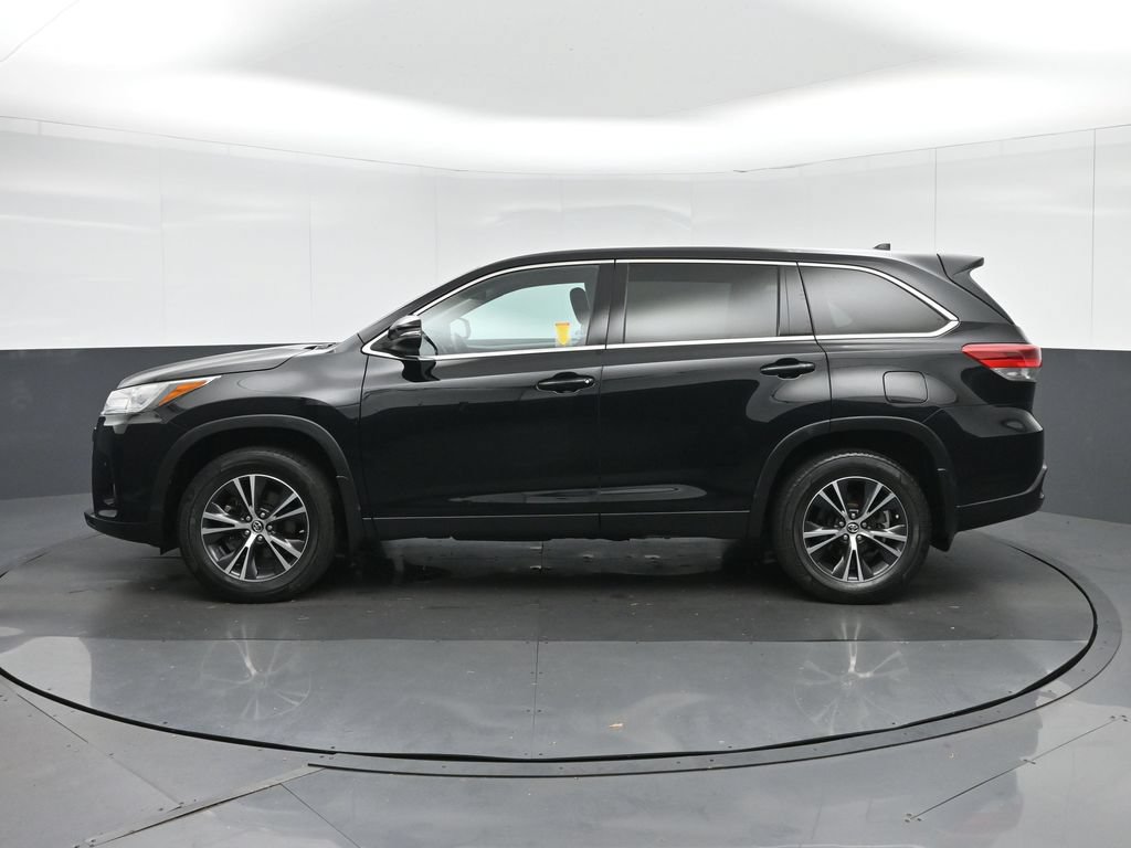 Used 2019 Toyota Highlander Plus AWD/4WD image 4