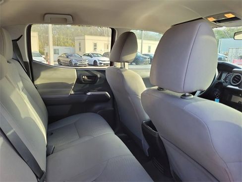 Used 2016 Toyota Tacoma SR5 image 29