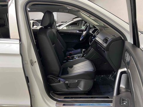 Used 2023 Volkswagen Tiguan SE w/ Panoramic Sunroof Package image 49