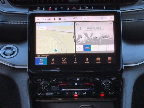 Used 2023 Jeep Grand Cherokee Limited w/ Black Appearance Package image 17